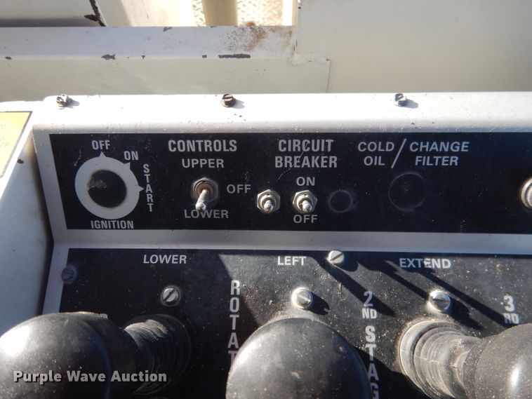 image for item DG4629 1990 Ford F800  digger derrick truck