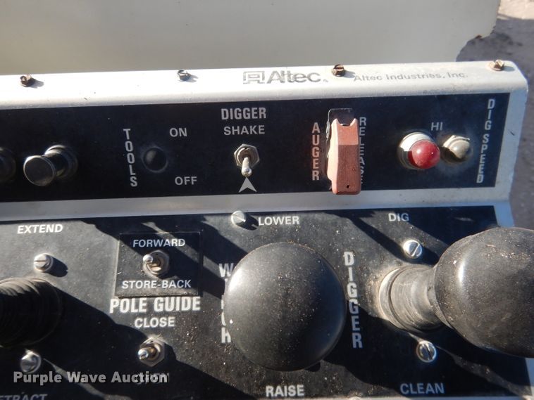 image for item DG4629 1990 Ford F800  digger derrick truck