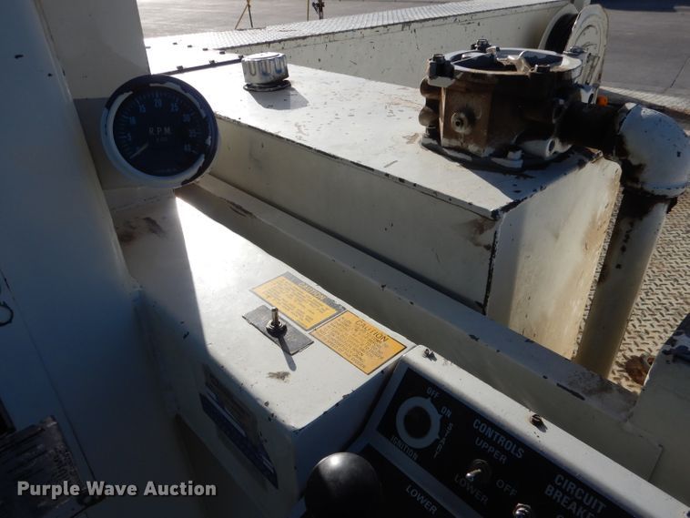 image for item DG4629 1990 Ford F800  digger derrick truck