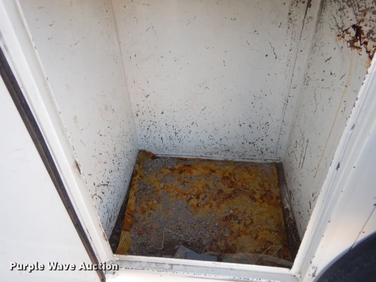 image for item DG4629 1990 Ford F800  digger derrick truck