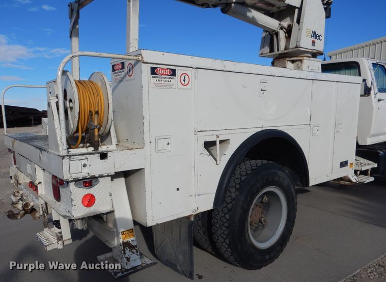 image for item DG4629 1990 Ford F800  digger derrick truck