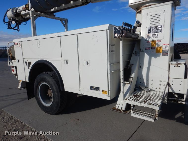 image for item DG4629 1990 Ford F800  digger derrick truck