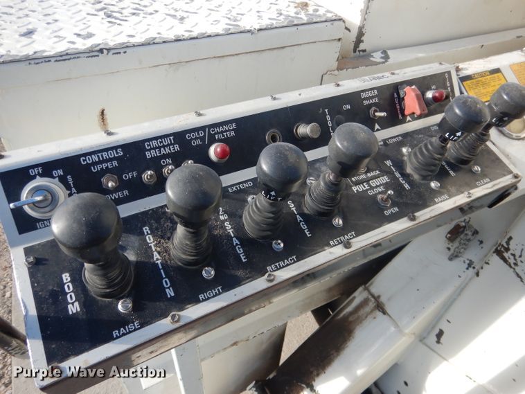 image for item DG4629 1990 Ford F800  digger derrick truck