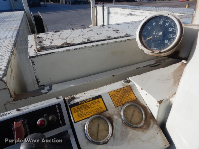 image for item DG4629 1990 Ford F800  digger derrick truck