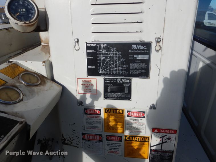 image for item DG4629 1990 Ford F800  digger derrick truck