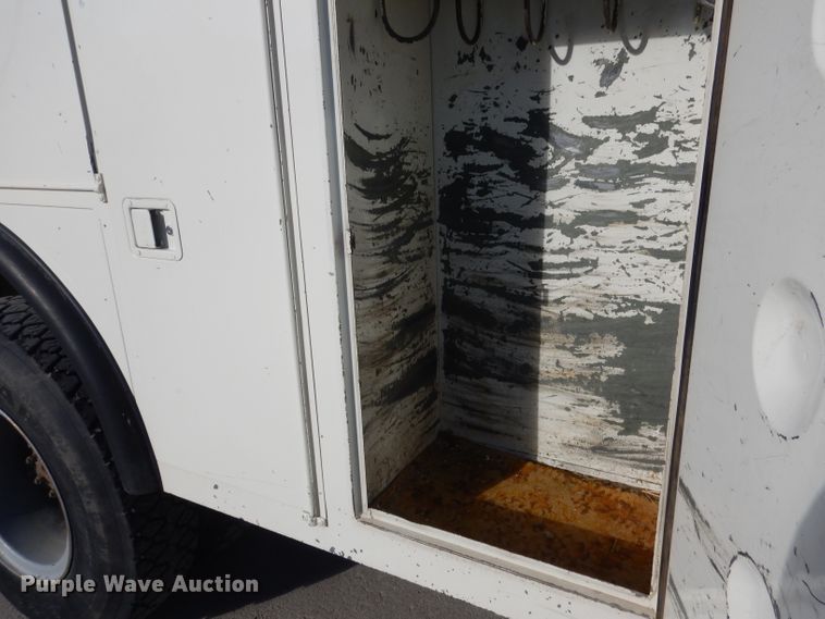 image for item DG4629 1990 Ford F800  digger derrick truck