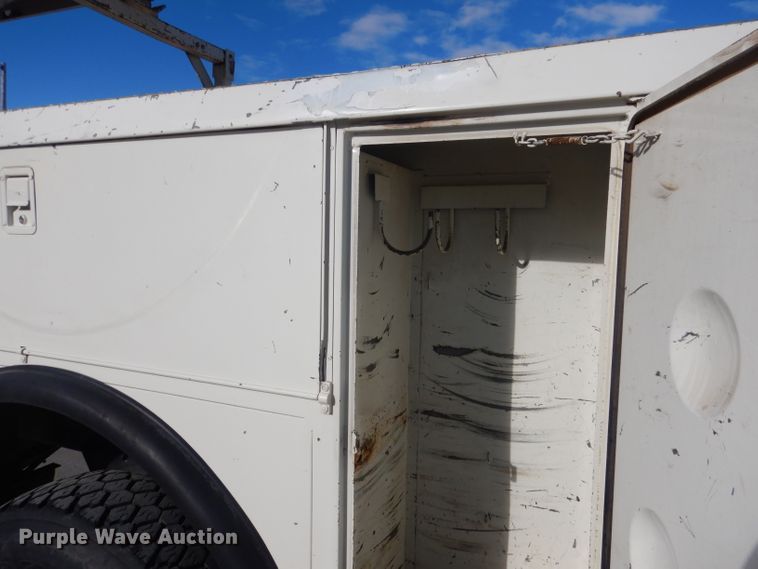 image for item DG4629 1990 Ford F800  digger derrick truck