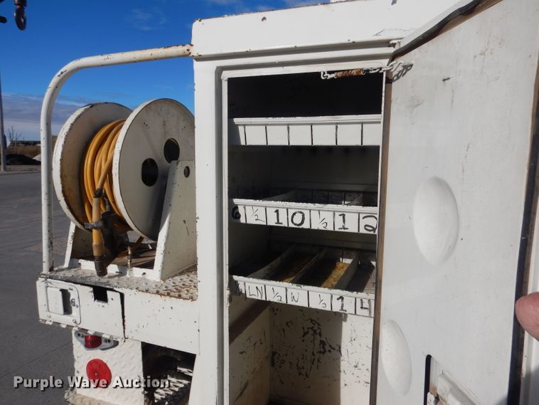 image for item DG4629 1990 Ford F800  digger derrick truck