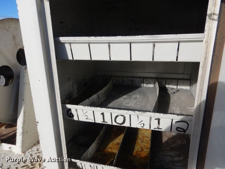 image for item DG4629 1990 Ford F800  digger derrick truck