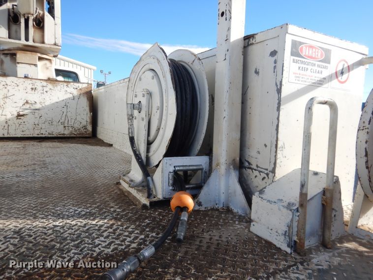 image for item DG4629 1990 Ford F800  digger derrick truck