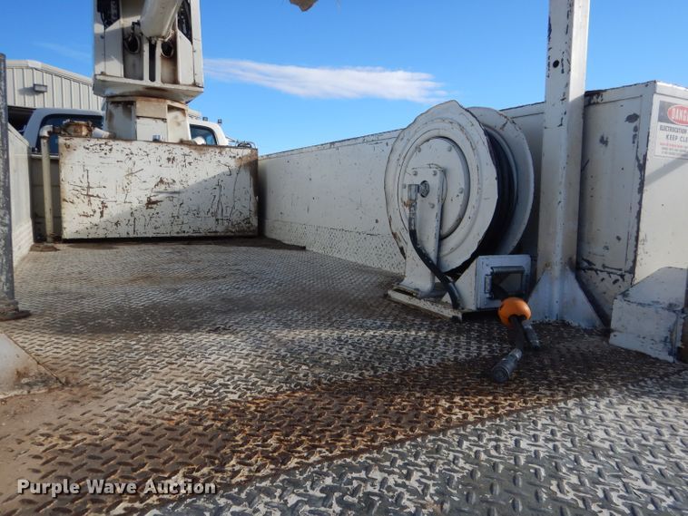 image for item DG4629 1990 Ford F800  digger derrick truck