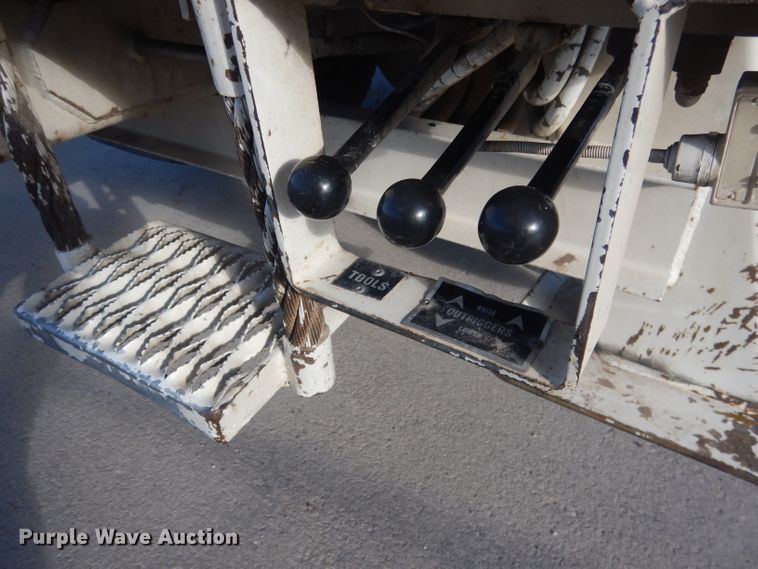 image for item DG4629 1990 Ford F800  digger derrick truck