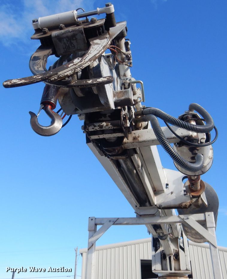 image for item DG4629 1990 Ford F800  digger derrick truck