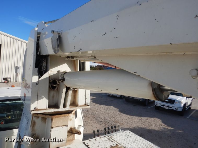 image for item DG4629 1990 Ford F800  digger derrick truck