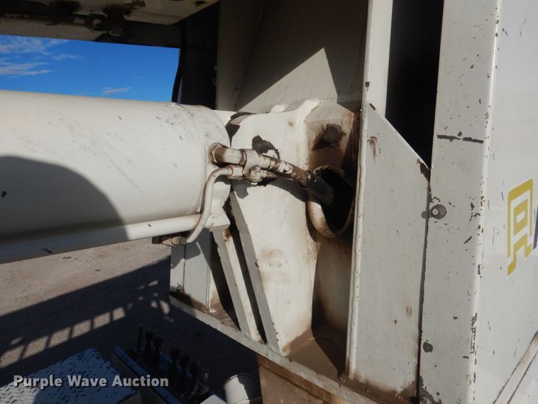 image for item DG4629 1990 Ford F800  digger derrick truck