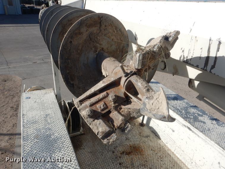 image for item DG4629 1990 Ford F800  digger derrick truck