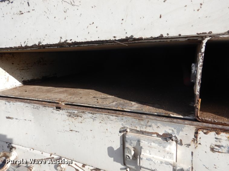 image for item DG4629 1990 Ford F800  digger derrick truck