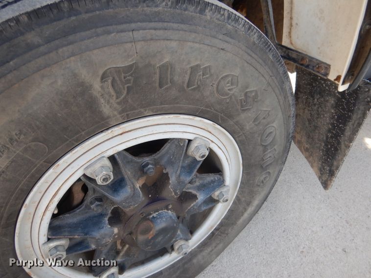 image for item DG4629 1990 Ford F800  digger derrick truck