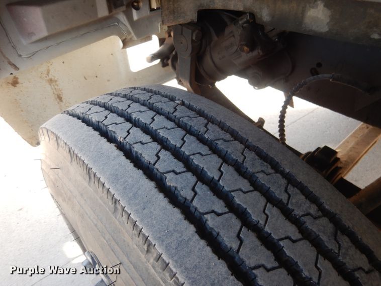 image for item DG4629 1990 Ford F800  digger derrick truck