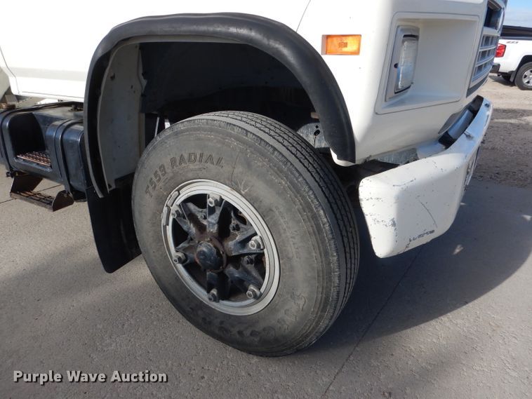 image for item DG4629 1990 Ford F800  digger derrick truck