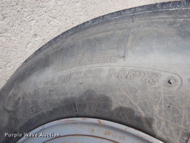 image for item DG4629 1990 Ford F800  digger derrick truck