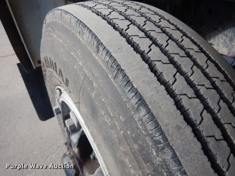 image for item DG4629 1990 Ford F800  digger derrick truck