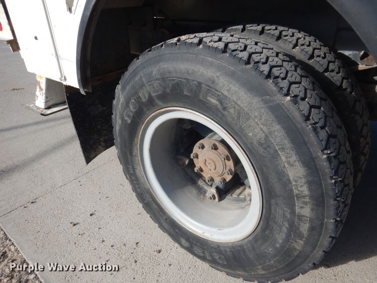 image for item DG4629 1990 Ford F800  digger derrick truck