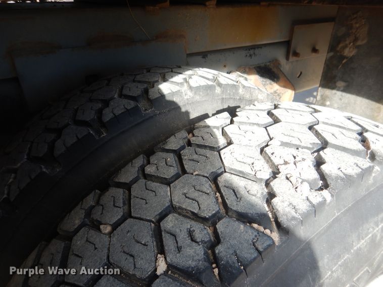 image for item DG4629 1990 Ford F800  digger derrick truck