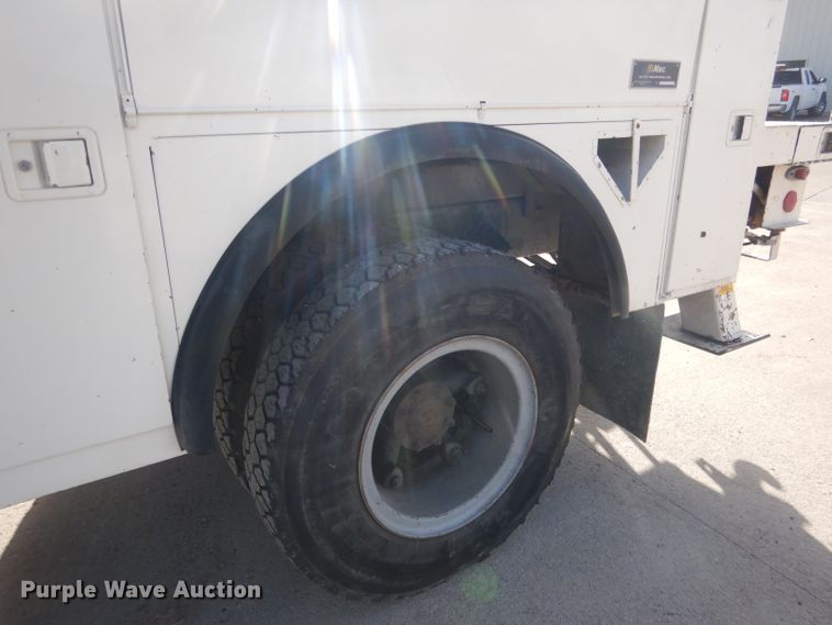 image for item DG4629 1990 Ford F800  digger derrick truck