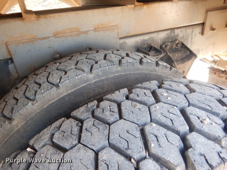 image for item DG4629 1990 Ford F800  digger derrick truck