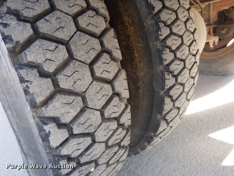 image for item DG4629 1990 Ford F800  digger derrick truck