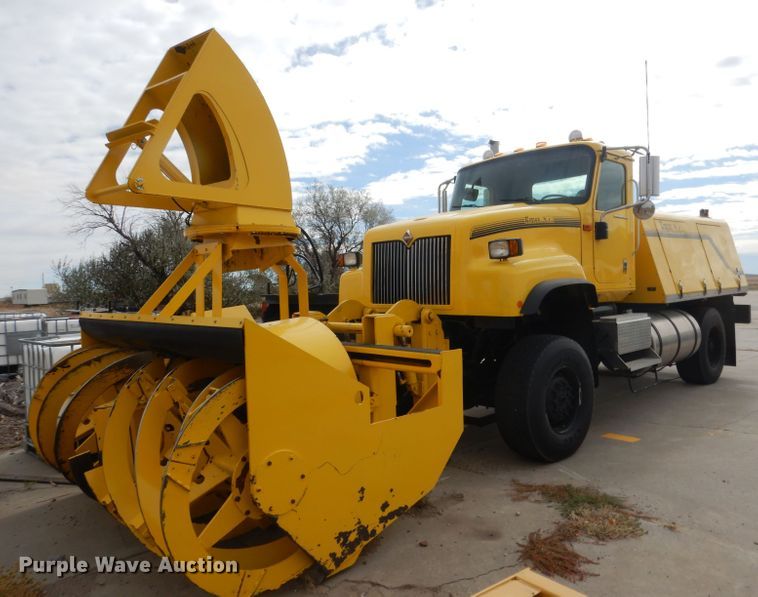 image for item DG4634 2003 International 5500i  snow blower truck