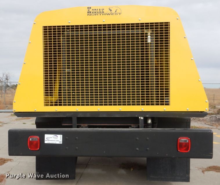 image for item DG4634 2003 International 5500i  snow blower truck