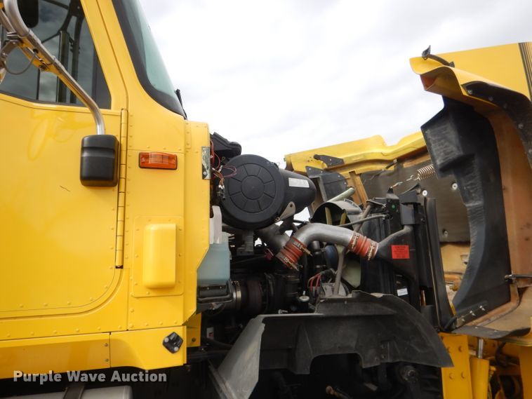 image for item DG4634 2003 International 5500i  snow blower truck