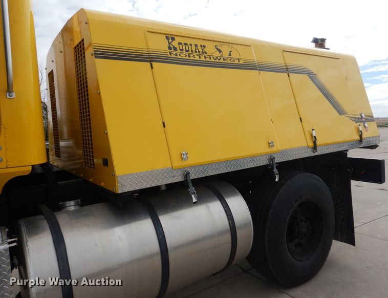 image for item DG4634 2003 International 5500i  snow blower truck