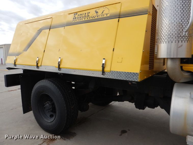 image for item DG4634 2003 International 5500i  snow blower truck