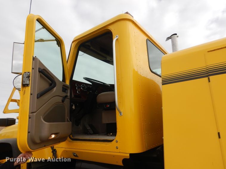 image for item DG4634 2003 International 5500i  snow blower truck