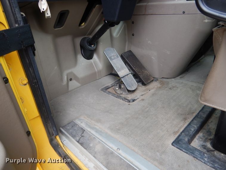 image for item DG4634 2003 International 5500i  snow blower truck