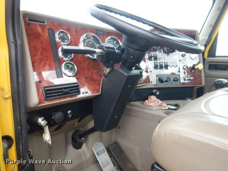 image for item DG4634 2003 International 5500i  snow blower truck