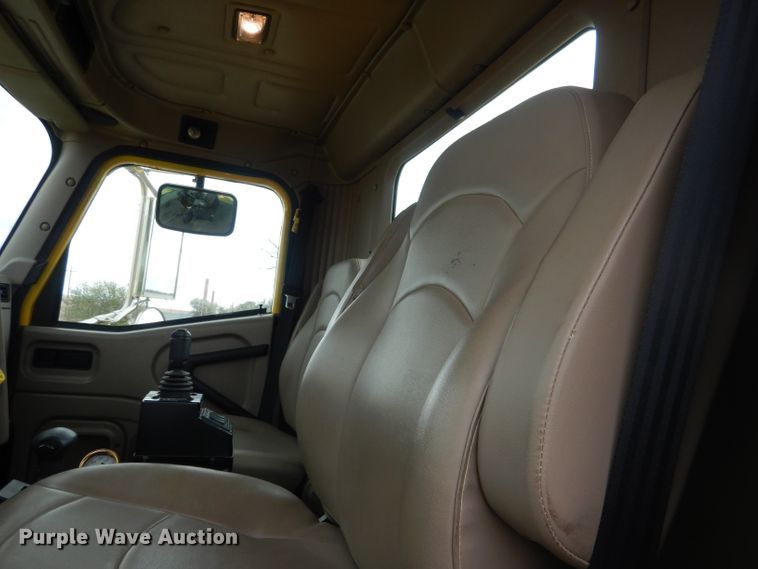 image for item DG4634 2003 International 5500i  snow blower truck