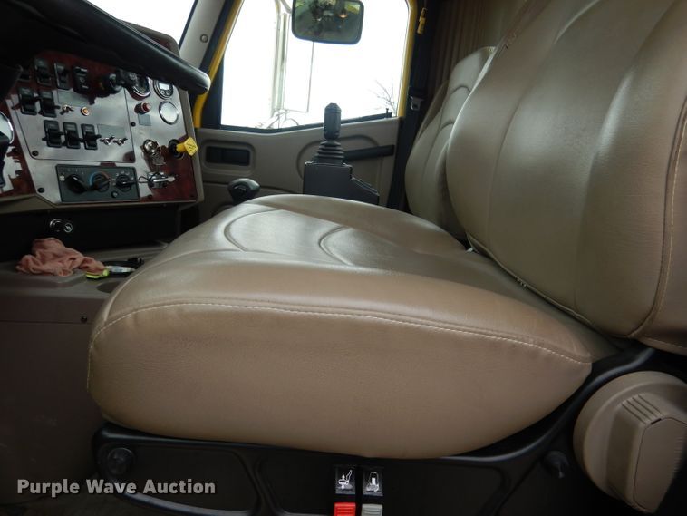 image for item DG4634 2003 International 5500i  snow blower truck