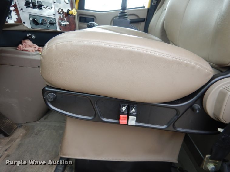 image for item DG4634 2003 International 5500i  snow blower truck