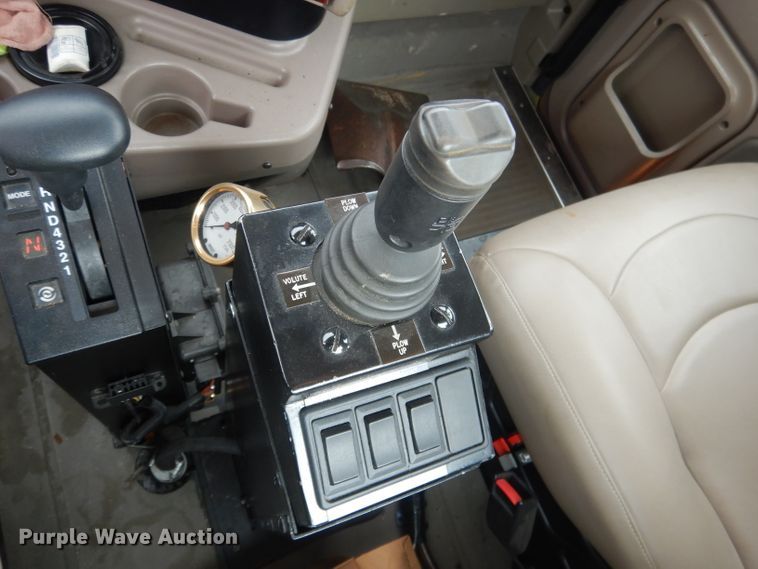 image for item DG4634 2003 International 5500i  snow blower truck