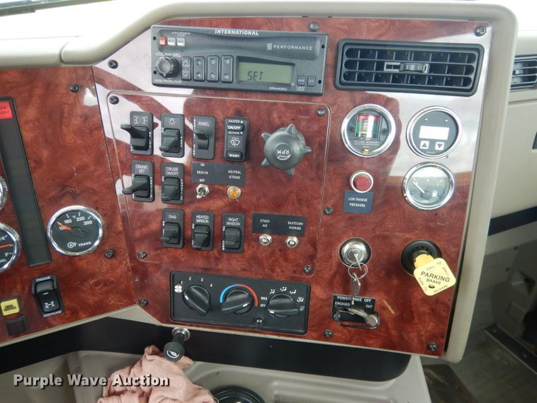 image for item DG4634 2003 International 5500i  snow blower truck