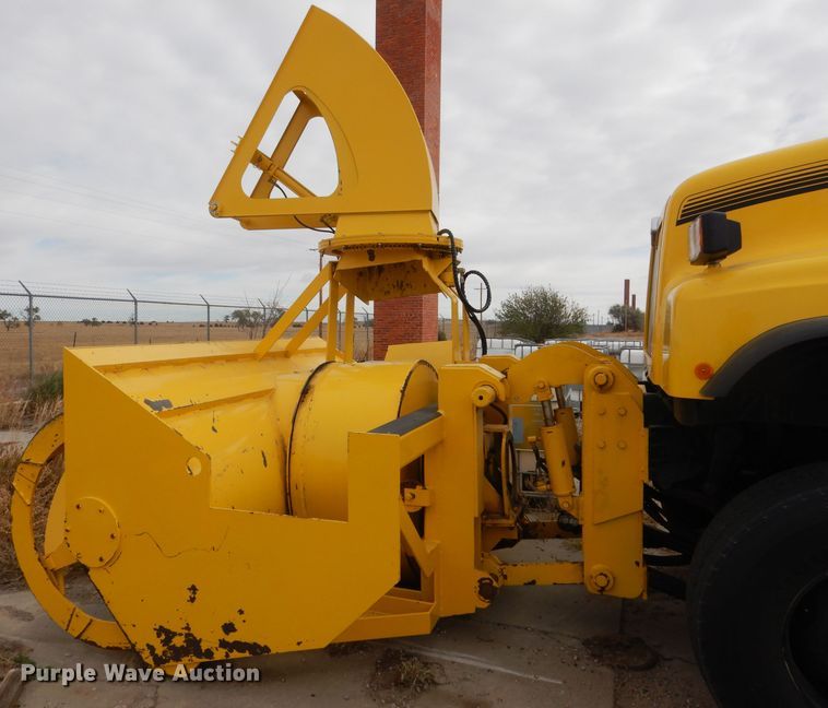 image for item DG4634 2003 International 5500i  snow blower truck