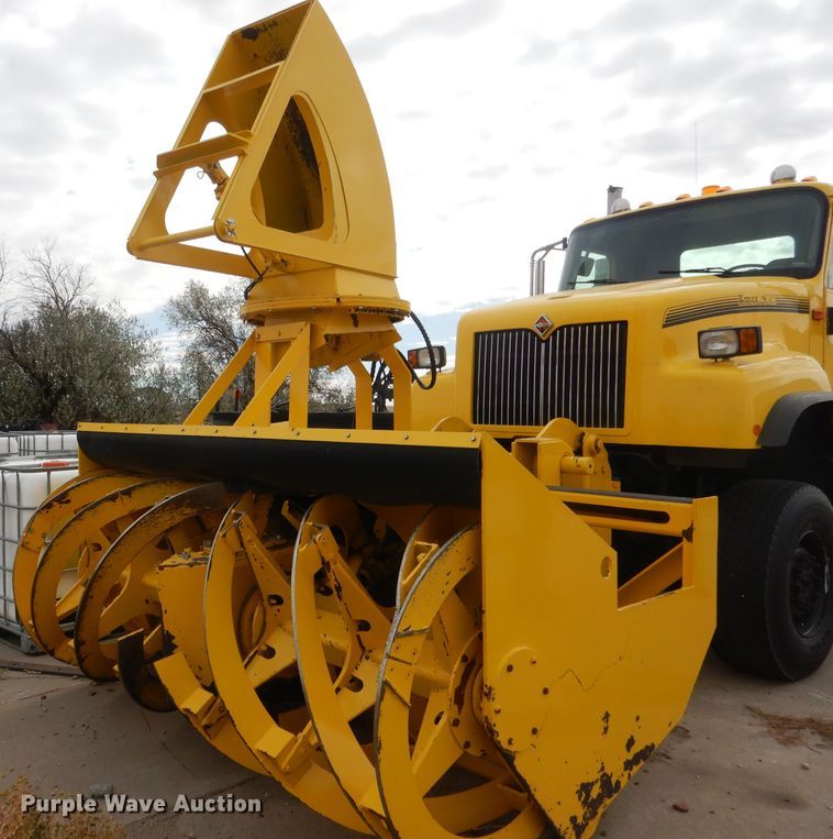 image for item DG4634 2003 International 5500i  snow blower truck