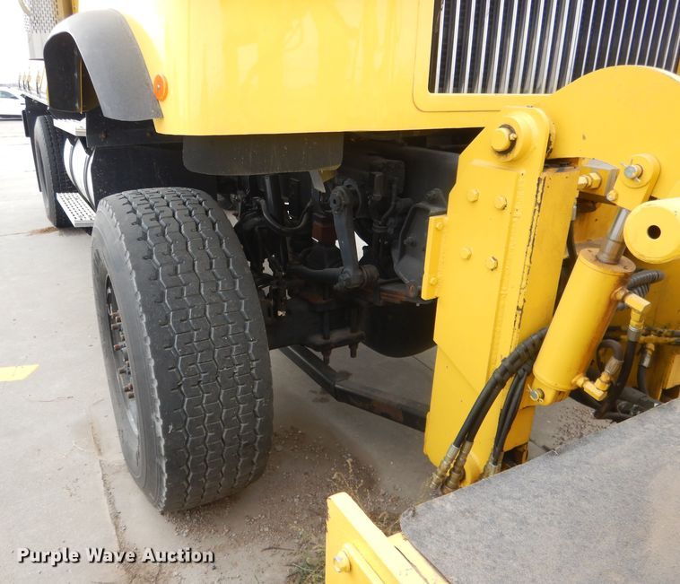 image for item DG4634 2003 International 5500i  snow blower truck