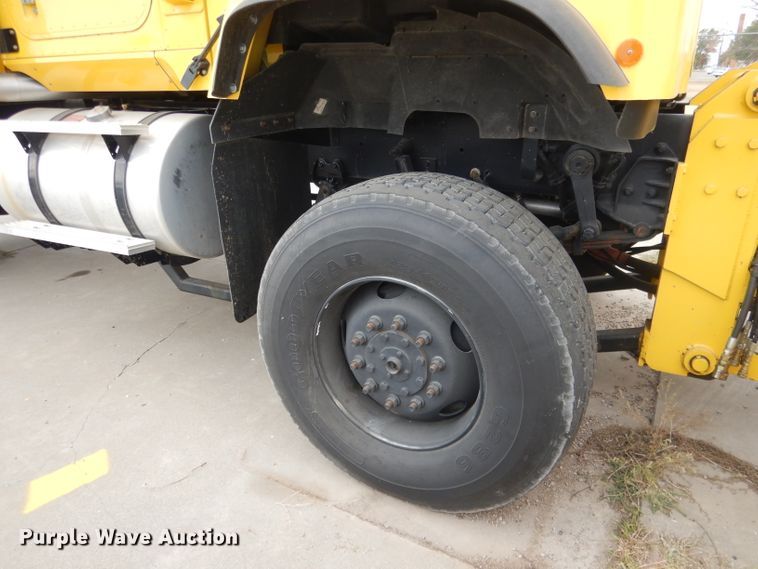 image for item DG4634 2003 International 5500i  snow blower truck