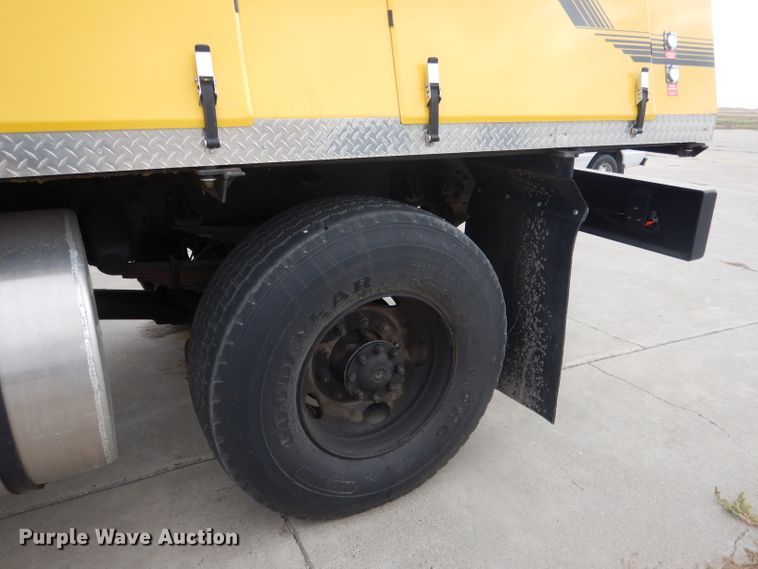 image for item DG4634 2003 International 5500i  snow blower truck