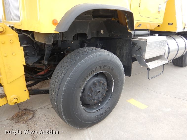 image for item DG4634 2003 International 5500i  snow blower truck